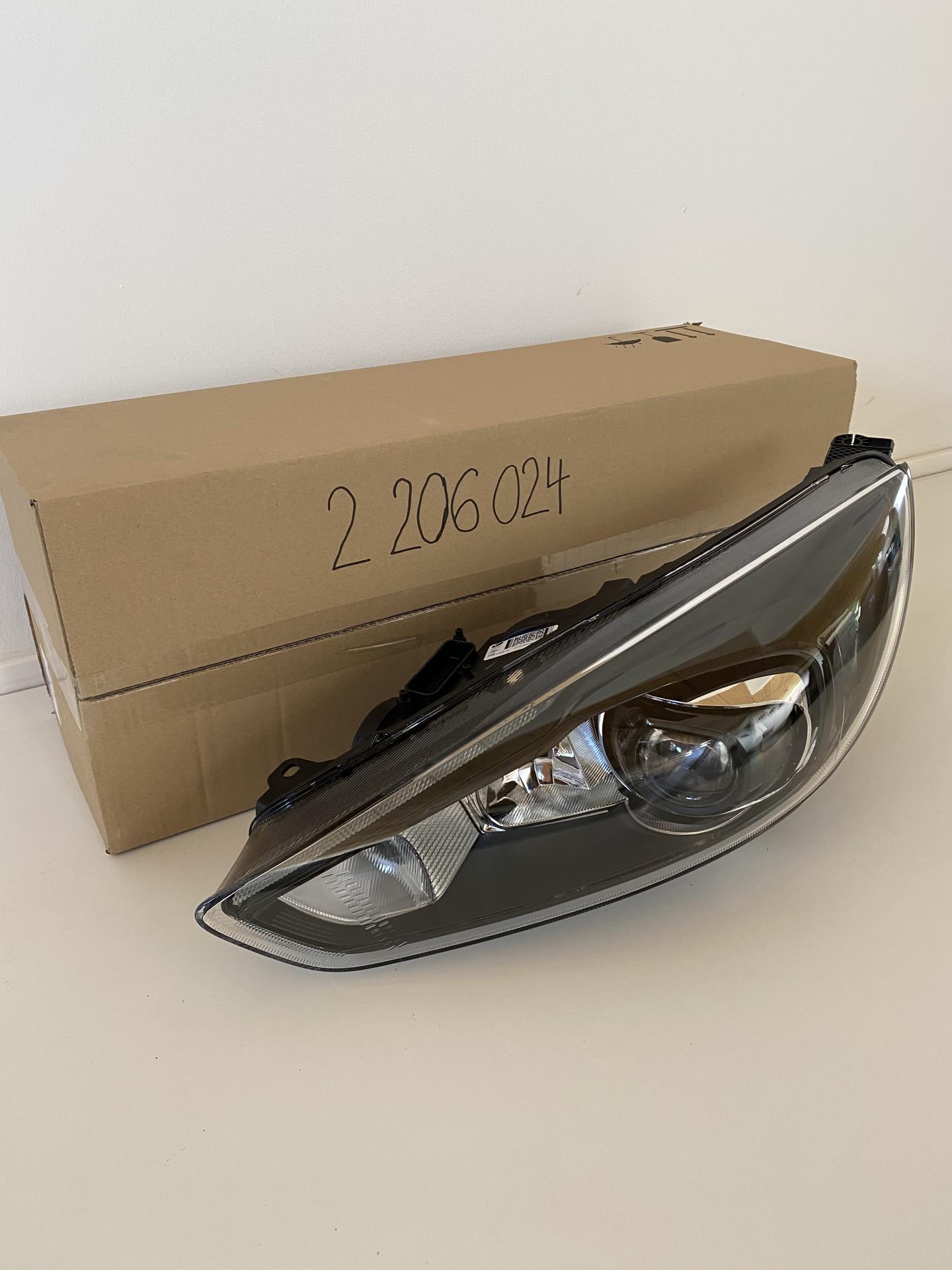 Bild des Artikels Original für Ford Xenon Scheinwefer links Focus 2014-2020 mit schwarzen Scheinwerferblenden
